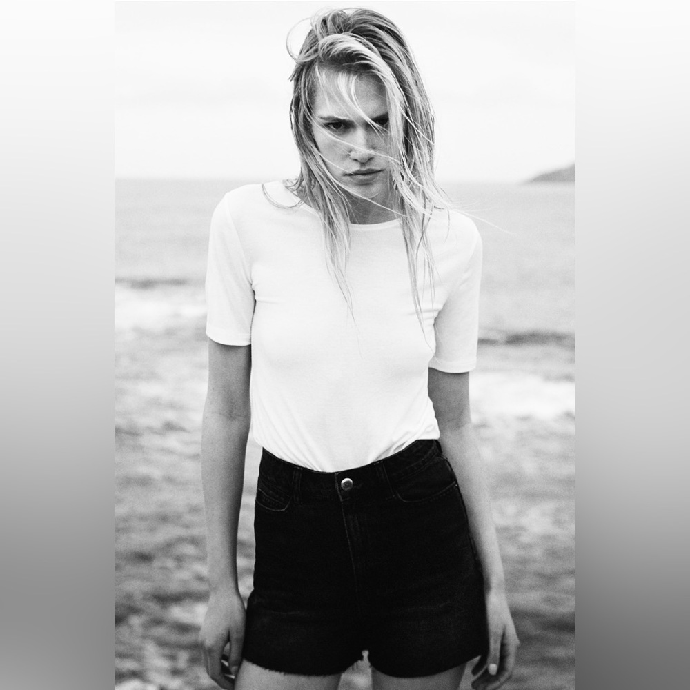 Zara Size US 0 High Rise Denim Shorts in Black
